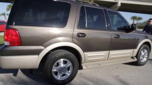 2005 Ford Expedition Eddie Bauer - $10,999