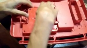 Заменяем АА батарейки на аккумулятор Как использовать аккумулятор телефона на примере игрушки tp405