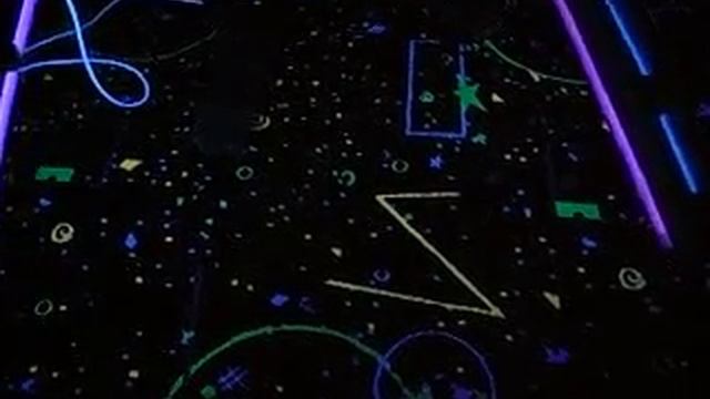 Black Light Carpet смотреть онлайн