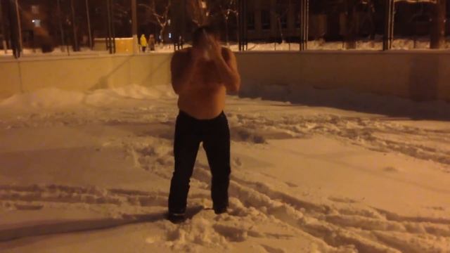 Обтирания снегом! Русский мишка смотреть онлайн