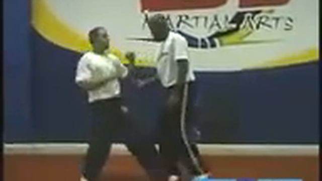 Krav Maga Techniques : Krav Maga Headlock from the Side смотреть онлайн