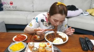 리얼먹방:) 짜장라면 & 토핑 유부초밥 (ft.실비김치) ★ 디저트는 메론,복숭아ㅣJjajang ramyunㅣREAL SOUNDㅣASMR MUKBANGㅣ