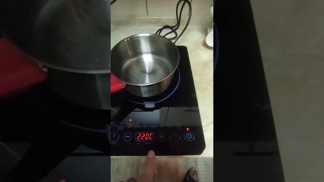 Индукционная плитка Midea RT2020 смотреть онлайн