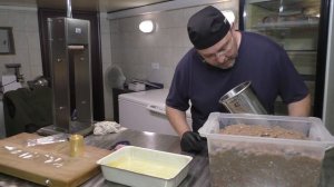 КОЛБАСА СЫРОКОПЧЁНАЯ ДЕЛАЕМ ДОМА КОЛБАСУ САЛЯМИ СВОИМИ РУКАМИ