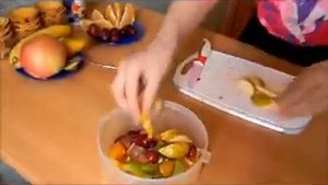 Фруктовый салат - простой рецепт для детей и подростков
