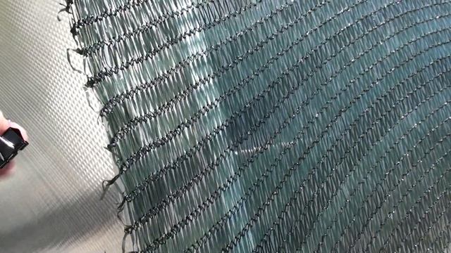 Спасаем томаты от жары: Установка затеняющей сетки на теплицу и в открытом грунте