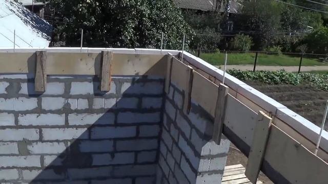 23.08.2015 Опалубка и арматура армопояса для газобетонных блоков.