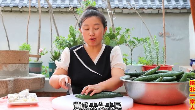 10元买了一箱黄瓜，做了腌黄瓜方法简单，酸辣脆爽，特别开胃！【陕北一家人】 смотреть онлайн