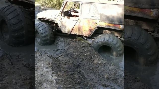 МЕГА-УАЗ в Нескучном оффроуде идет боком по следам КрАЗа смотреть онлайн