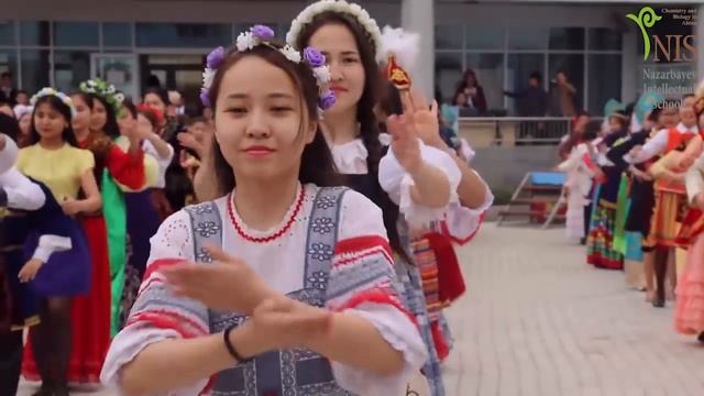 Қазақстан халқы бірлігі күніне арналған флешмоб. Флешмоб ко дню Единства народа Казахстана смотреть онлайн