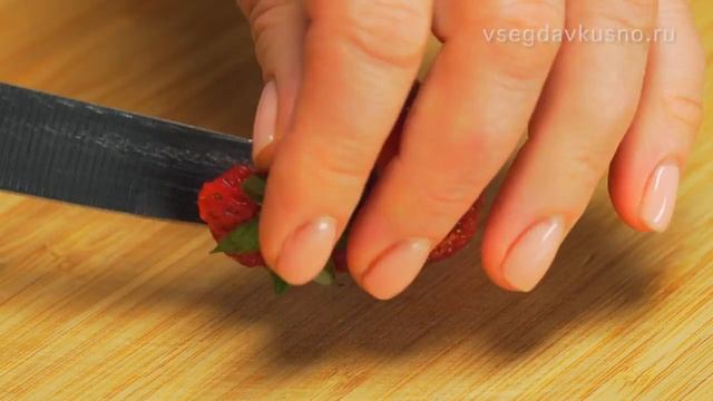 Летний салат с клубникой. Рецепт от Всегда Вкусно!.mp4 смотреть онлайн