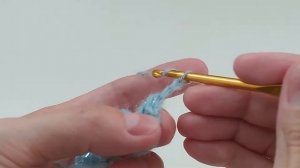 Легкий кружевной шарф крючком быстро и просто.