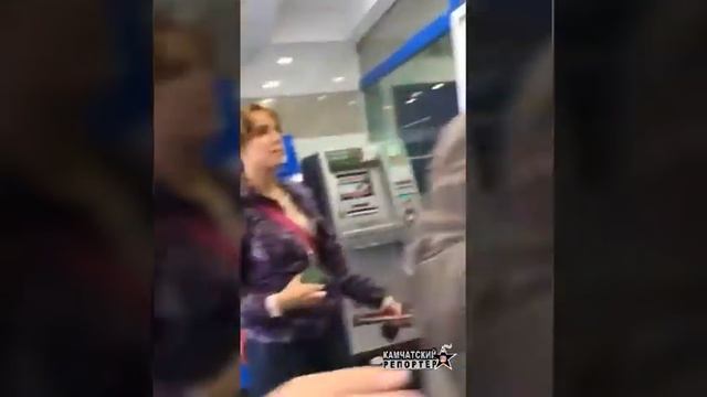 На Камчатке девушку с собакой-поводырем пытались не пустить в магазин смотреть онлайн