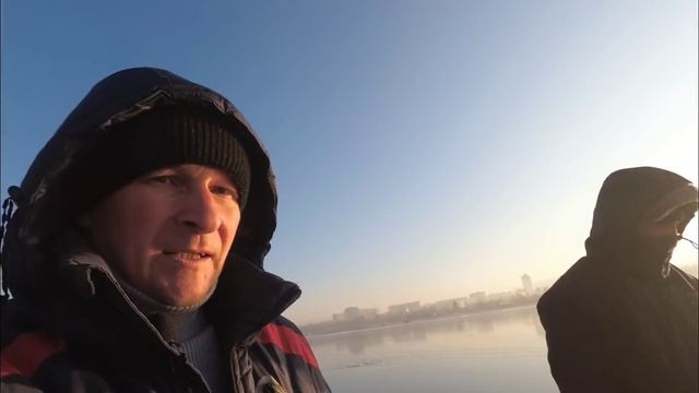 Ловля НАВАГИ и КОРЮШКИ на УГОЛЬНОЙ. Опасный лёд. МОРСКАЯ зимняя рыбалка со льда. смотреть онлайн