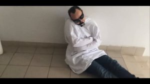 Как прохожие реагируют на Павлика в смирительной рубашке и на Брежнева