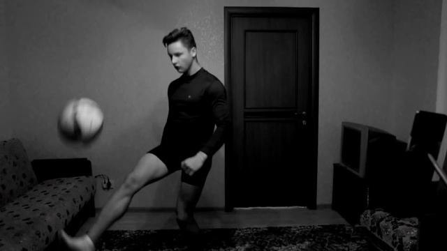 Тренировка по футболу дома, или Как нарваться на соседа? смотреть онлайн