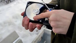 Разбор жестких дисков на металлолом. Новый гость канала.