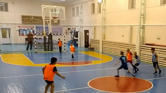 Обзор тринадцатой игры. 3 гола, 1 голевая передача. Победа 5:4. Прод. игры - 40 минут. смотреть онлайн