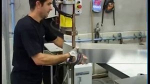 Контактная сварка металлических букв на машинах TECNA 8211N при изготовлении рекламных вывесок