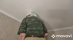 Как подрезать обои под наличник и галтели