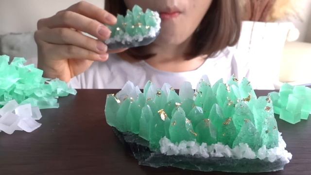 【咀嚼音】5月誕生日のあなたへ エメラルドの琥珀糖【ASMR/EATINGSOUNDS】 смотреть онлайн