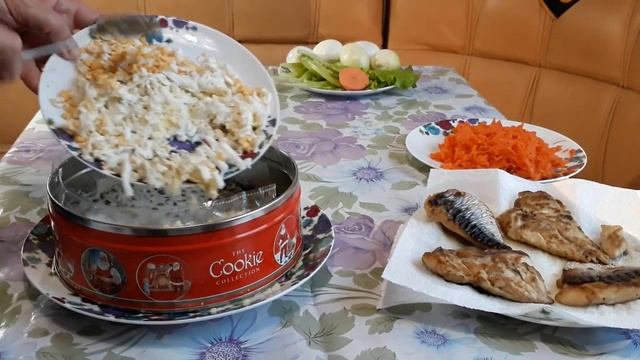 Очень вкусно! Салат из соленой, жареной скумбрии!