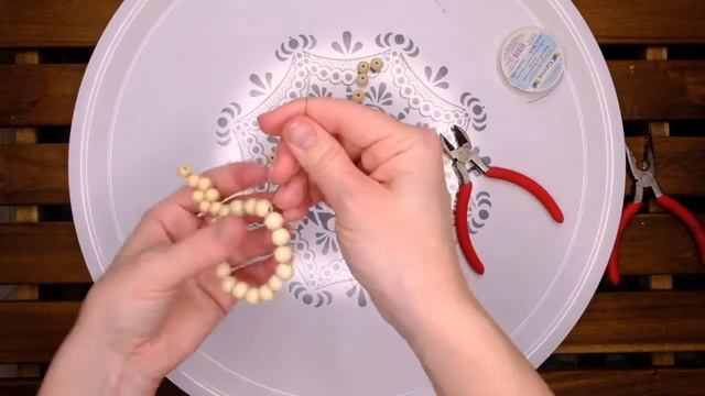 Зайцы из деревянных бусин. Пасхальный декор. Декор для детской комнаты смотреть онлайн