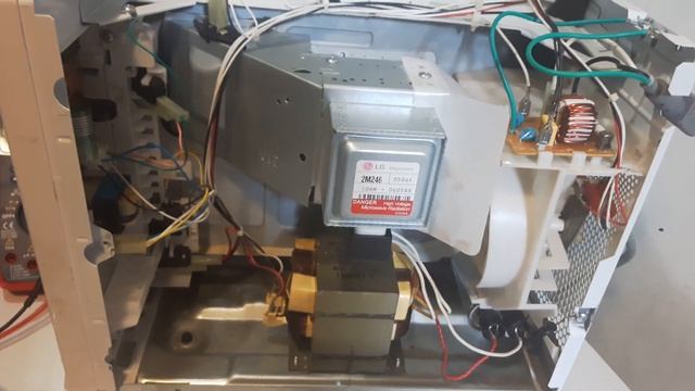 Microwave runs but no heat Part 1 of 6 ( Micro switches, thermal cut off, fuse ) смотреть онлайн