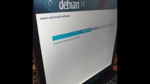 Installing 32-bit Debian 11 on an IBM Thinkpad T42 from 2004.