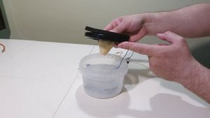 ЦИНК-ВОЗДУШНЫЙ ТОПЛИВНЫЙ ЭЛЕМЕНТ  на графитовом войлоке.