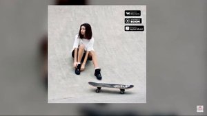 дора-На скейте