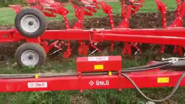 Плуг оборотный полунавесной #UNLU 8 корпусной с системой #ONLAND