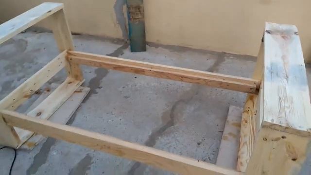 диван из обожженого дерева с мягкой оббивкой. Своими руками, разработка Американцев. В стиле лофт смотреть онлайн