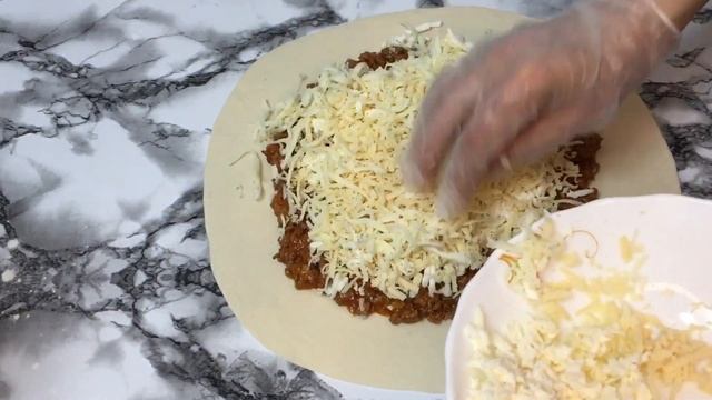 Готовим быстрые, вкусные мясные лепешки с сыром?