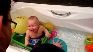 Заразительный смех младенца