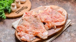 Курица в пергаменте на сковороде