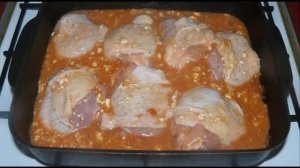 Куриные бедра в духовке. Рецепт с вкусным соусом.