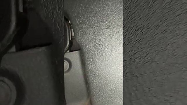 як зняти ричаг відкривання капоту на VAGах смотреть онлайн