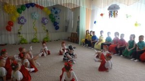 Танец малышей на выпускном