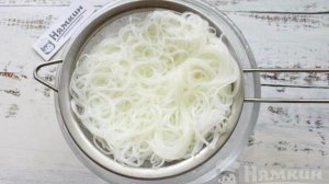 Салат с фунчозой, огурцами и яичными блинчиками