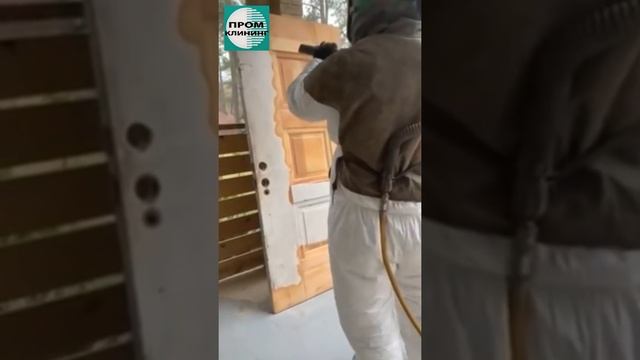 Пескоструйная очистка старой двери от краски
