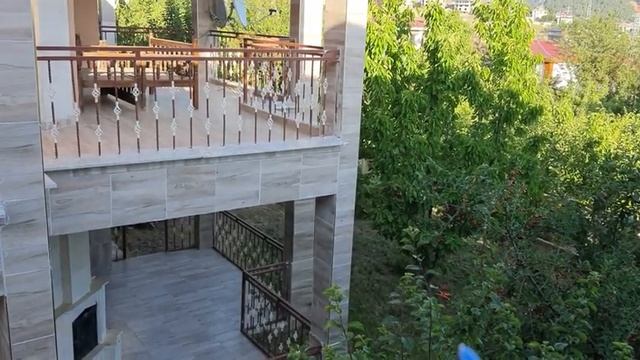 Фасад домов на склоне гор смотреть онлайн