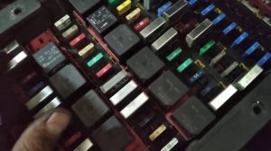 Не работают габариты, дворники, печка на Freightliner KENWORTH T600 2003г. Окисление блока предохр.