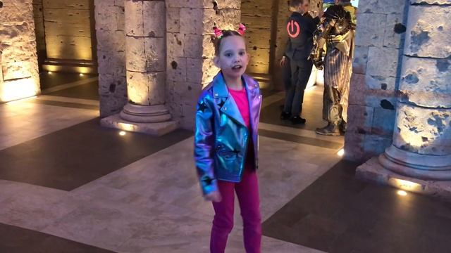 Мюзикл «Мечтатели». Играла в 7 лет.