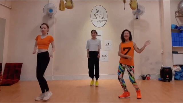 Zumba / Kay One Bachata / Châu Lê смотреть онлайн