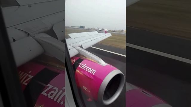 Landing at Bergamo BGY / LIME Airbus A320 Wizzair смотреть онлайн