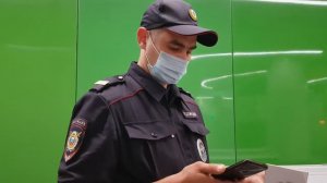 ПОЛИЦЕЙСКИЙ НЕ ЗНАЮЩИЙ ЗАКОН О ПОЛИЦИИ ПОЗОР ( МОСКВА )