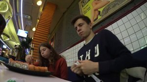 🍣 ПЕРВЫЙ РАЗ ПРОБУЕМ СУШИ/РОЛЛЫ 🍣