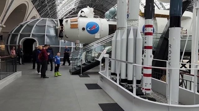Музей космонавтики и авиации на ВДНХ в Москве.