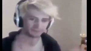 ЧЕЛ ГОВОРИТ ВАУ И ХЛОПАЕТ В ЛАДОНИ (xQc )